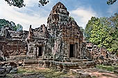 Ta Som temple - gopura of the first enclosure